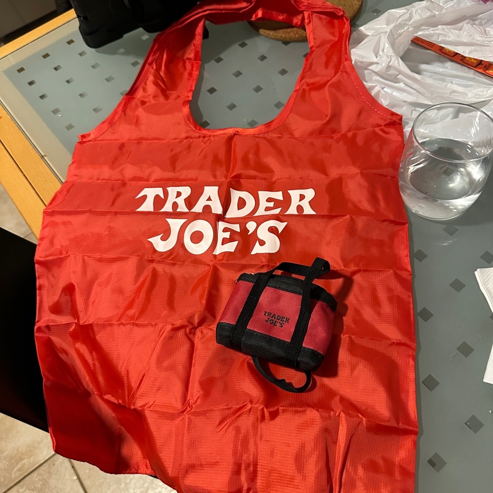 MICRO MINI TRADER JOE’S tote grocery bag 2 in 1 LIMITED EDITION NWT RED BLACK - Picture 7 of 7